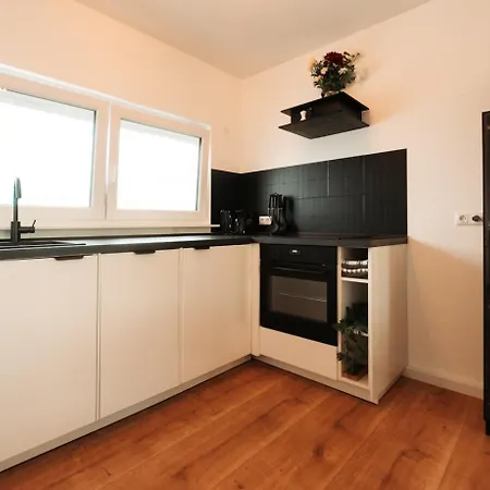 Luxusapartment Mit Whirlpool Ueber شقة